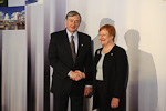  Slovenian presidentti Danilo Türk tervehtii presidentti Tarja Halosta. Copyright © Tasavallan presidentin kanslia